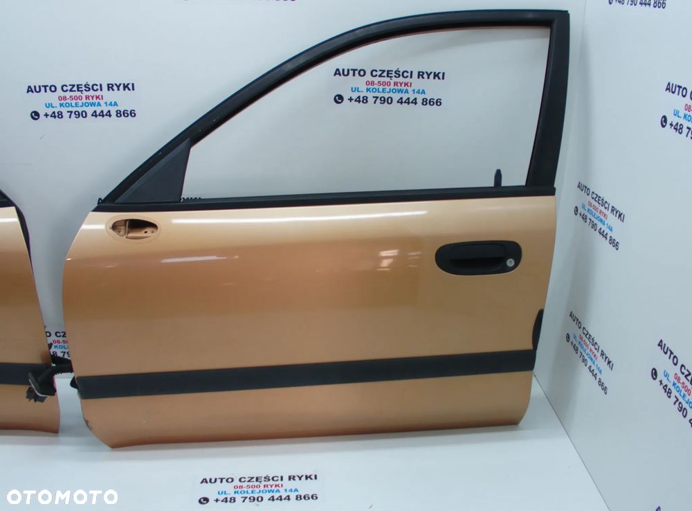 Mitsubishi Carisma drzwi prawe lewe przednie części K80 - 2