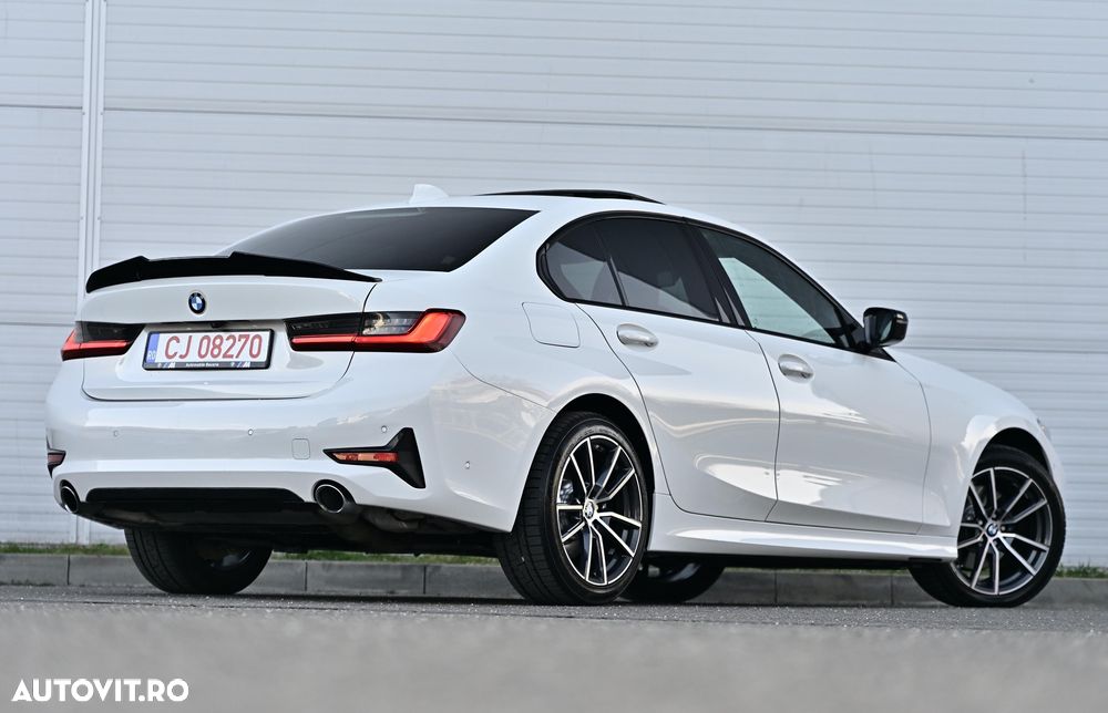 BMW Seria 3 330i xDrive Aut. Luxury Line - 7