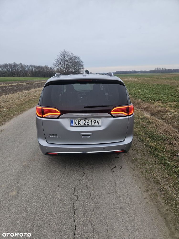 Chrysler Pacifica - 10