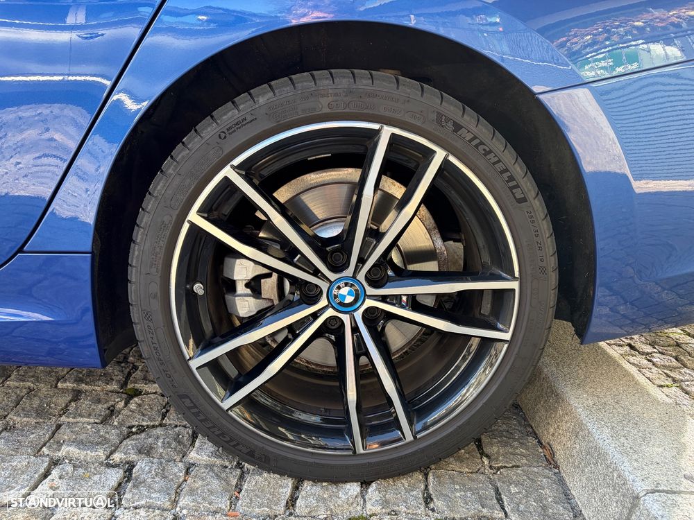 BMW 330 e Pack Desportivo M Auto - 18