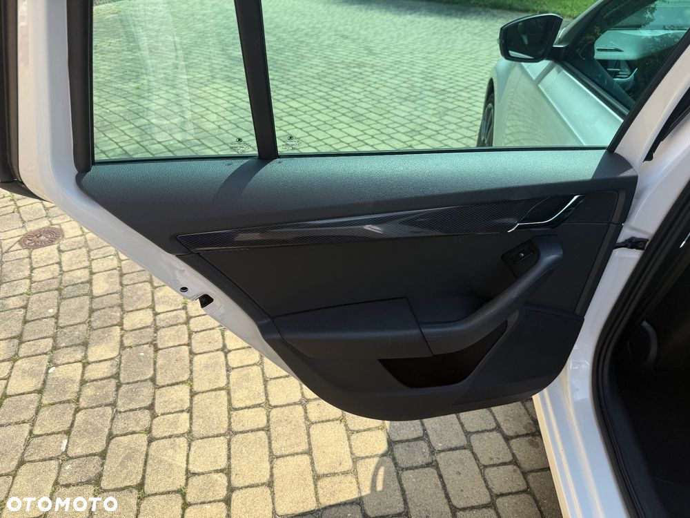 Skoda Octavia Combi 2.0 TDI DSG RS - 34