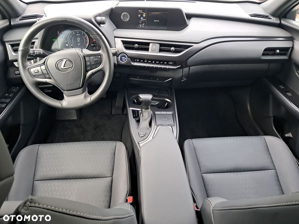 Lexus UX - 12