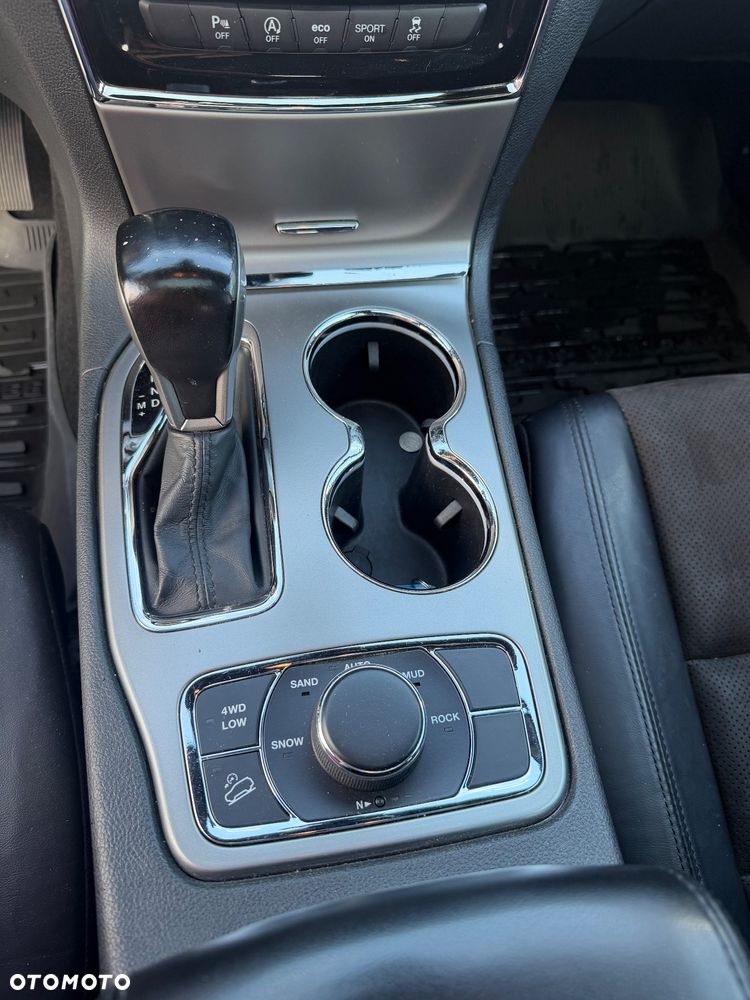 Jeep Grand Cherokee - 16