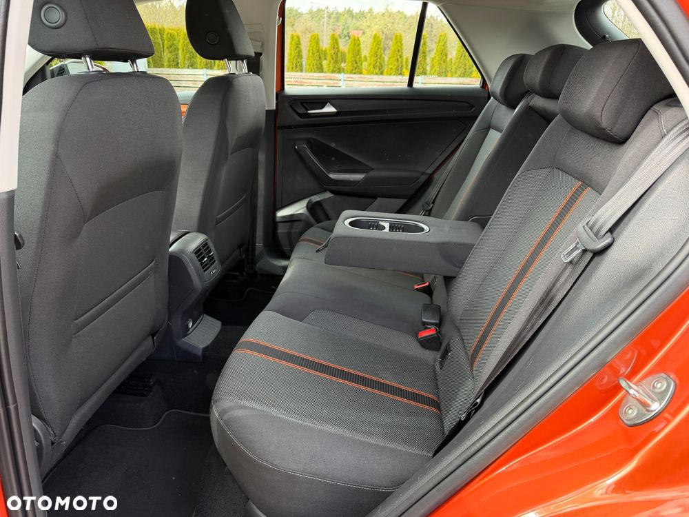Volkswagen T-Roc - 36