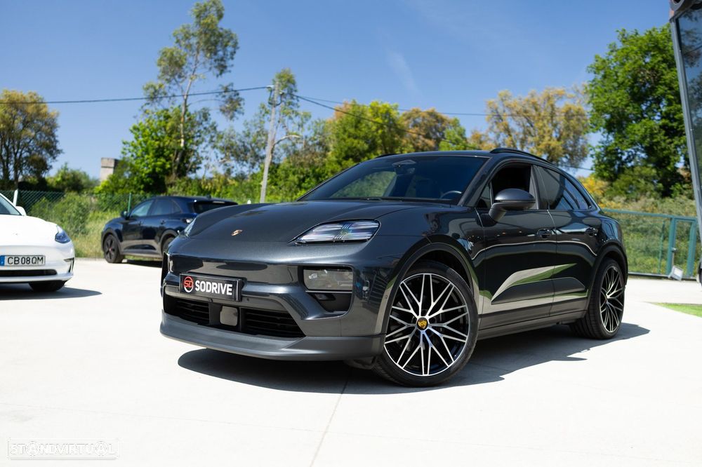 Porsche Macan Electric 4 - 16