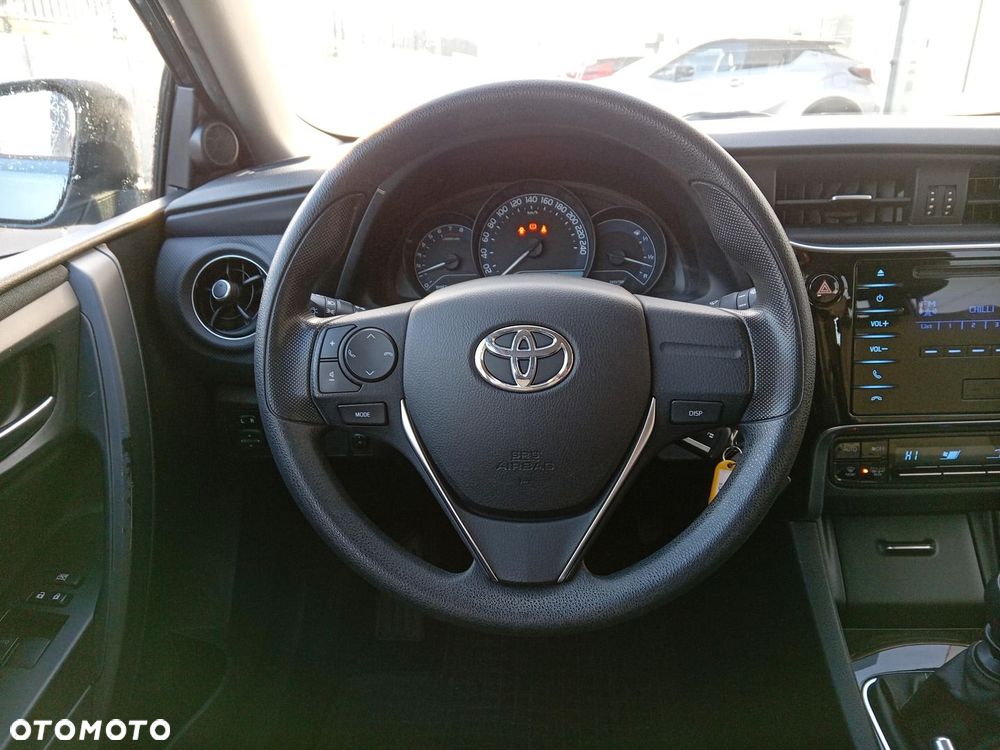 Toyota Auris - 16