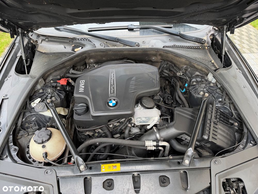 BMW Seria 5 528i xDrive - 15