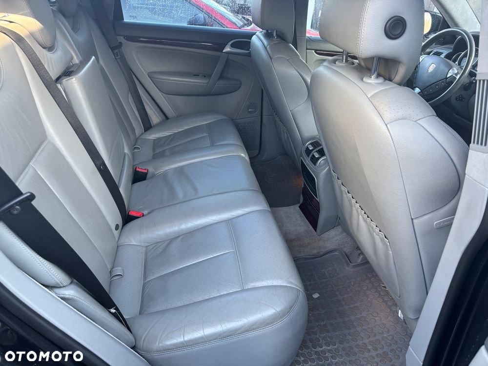 Porsche Cayenne - 16