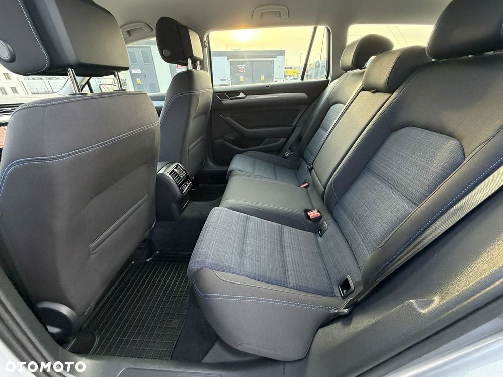 Volkswagen Passat - 31