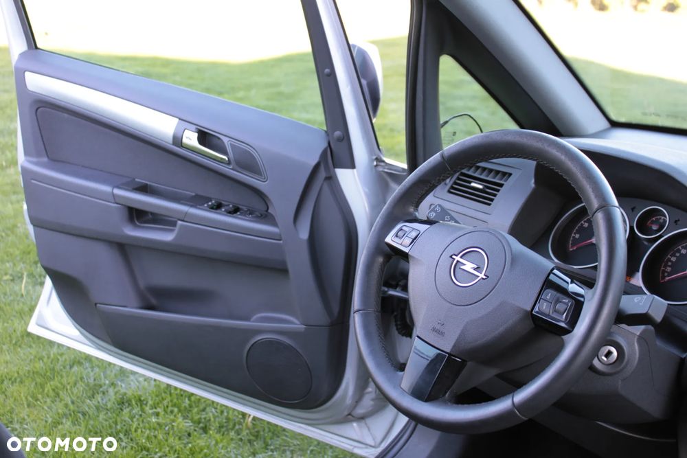 Opel Zafira - 26