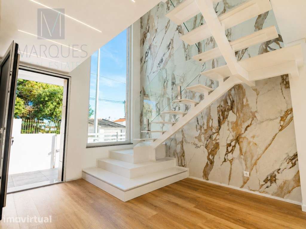 Moradia V4 com Garagem, Jardim e Piscina nas Quintinhas - Charneca ... - Grande imagem: 2/29