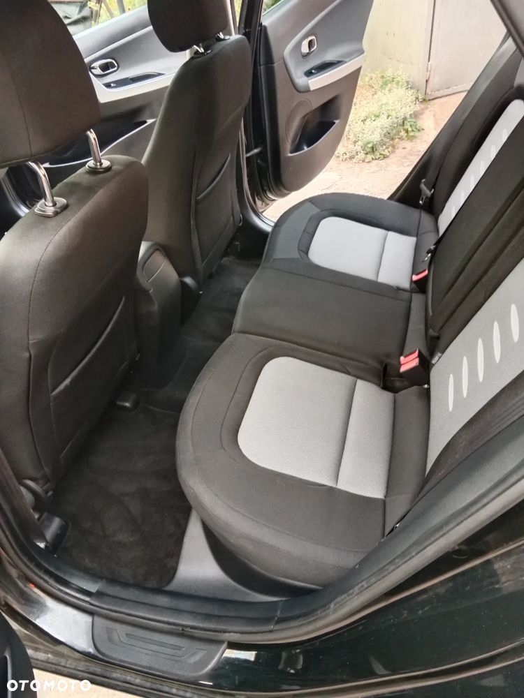 Kia Ceed - 12