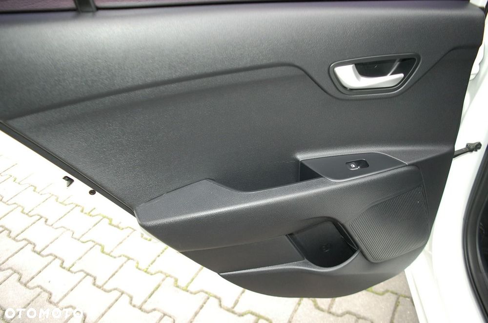 Kia Rio - 32