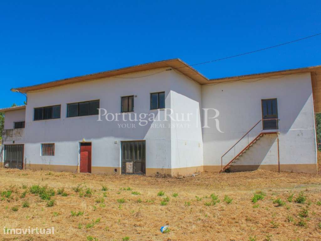 Espaço comercial localizado na periferia da vila da Proença-a-Nova - Grande imagem: 4/38