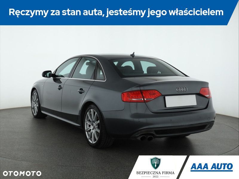 Audi A4 Limousine - 5