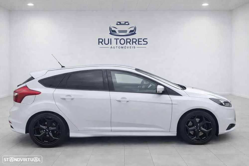 Ford Focus 2.0 EcoBoost ST c/ Pack Pele Desportiva - 7