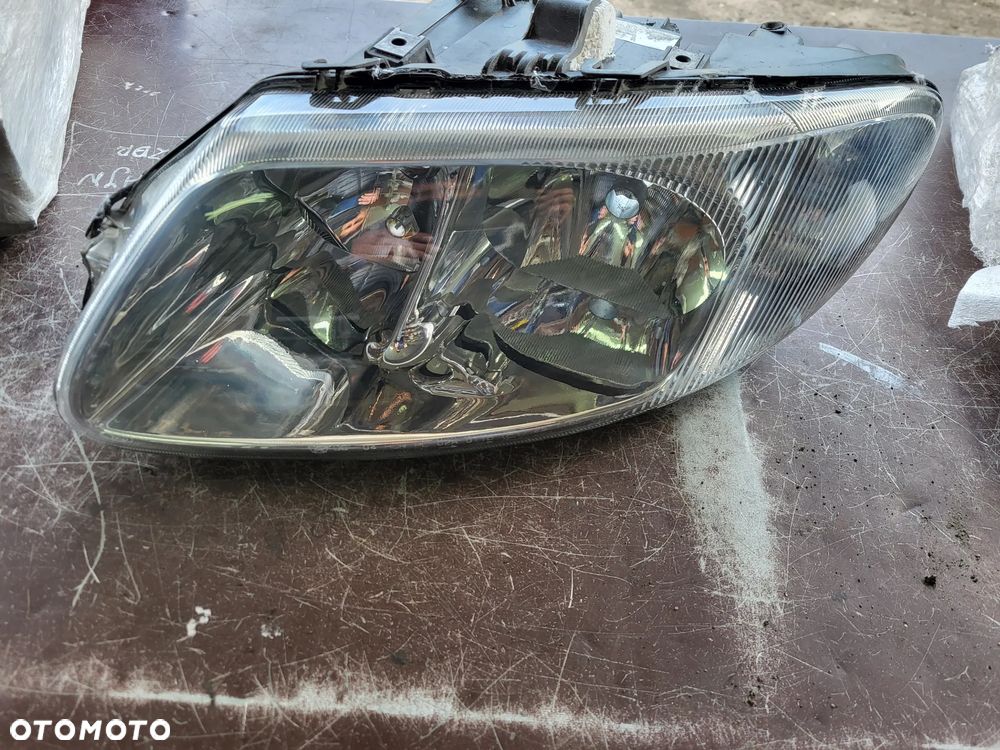 Chrysler Voyager przed lift lewa prawa - 1