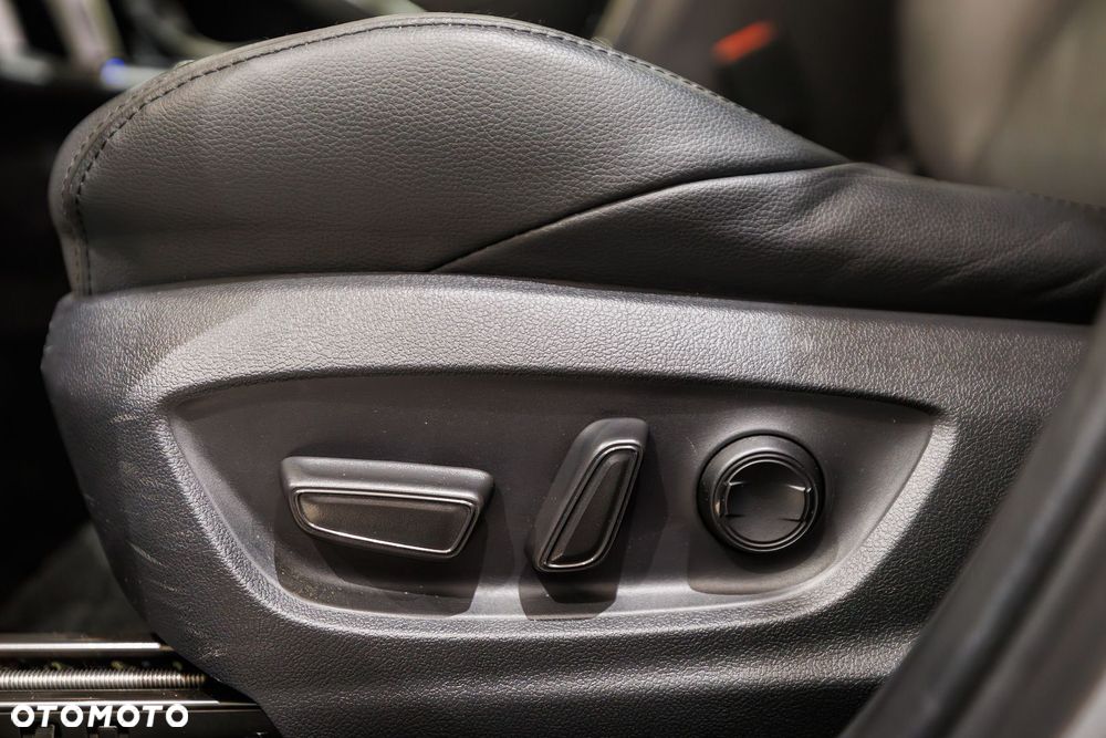 Toyota Corolla Cross - 25