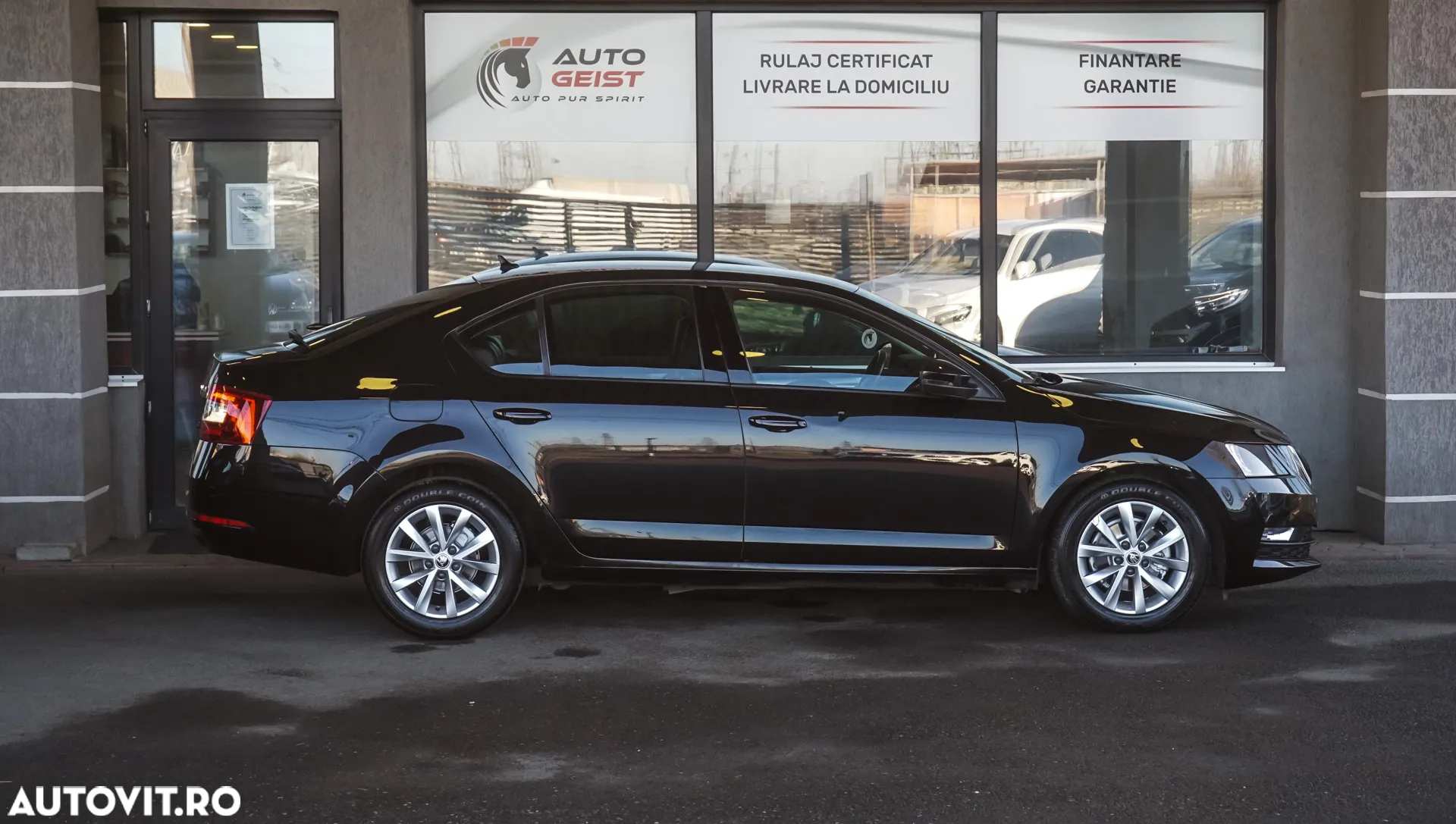 Skoda Octavia 1.6 TDI DSG Style - 4