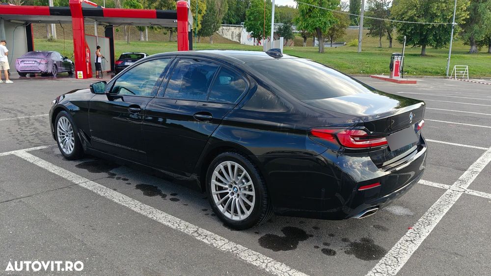 BMW Seria 5 530i AT MHEV - 13