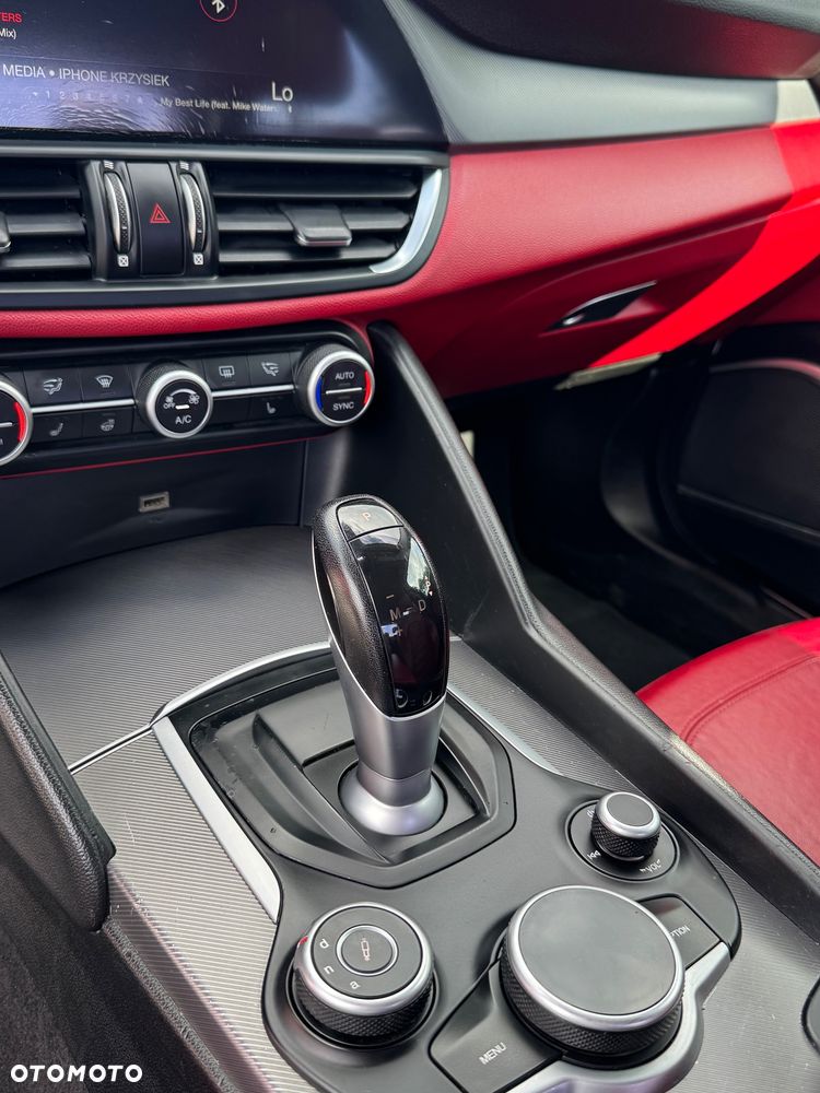 Alfa Romeo Giulia 2.0 Turbo Veloce TI Q4 - 22