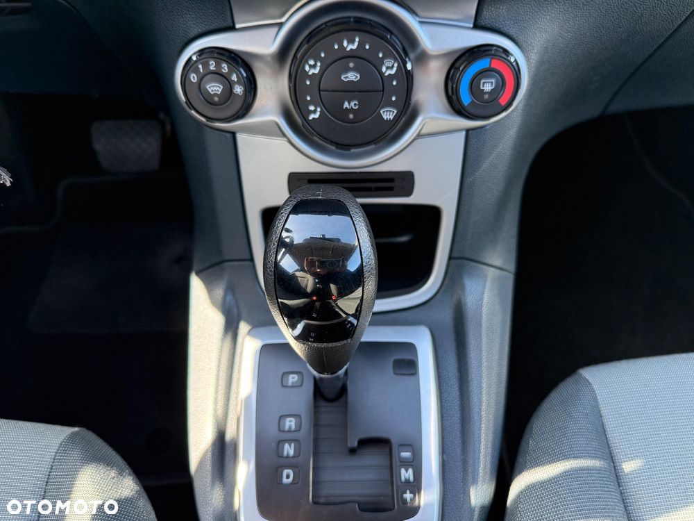 Ford Fiesta 1.4 Autom Ghia - 21
