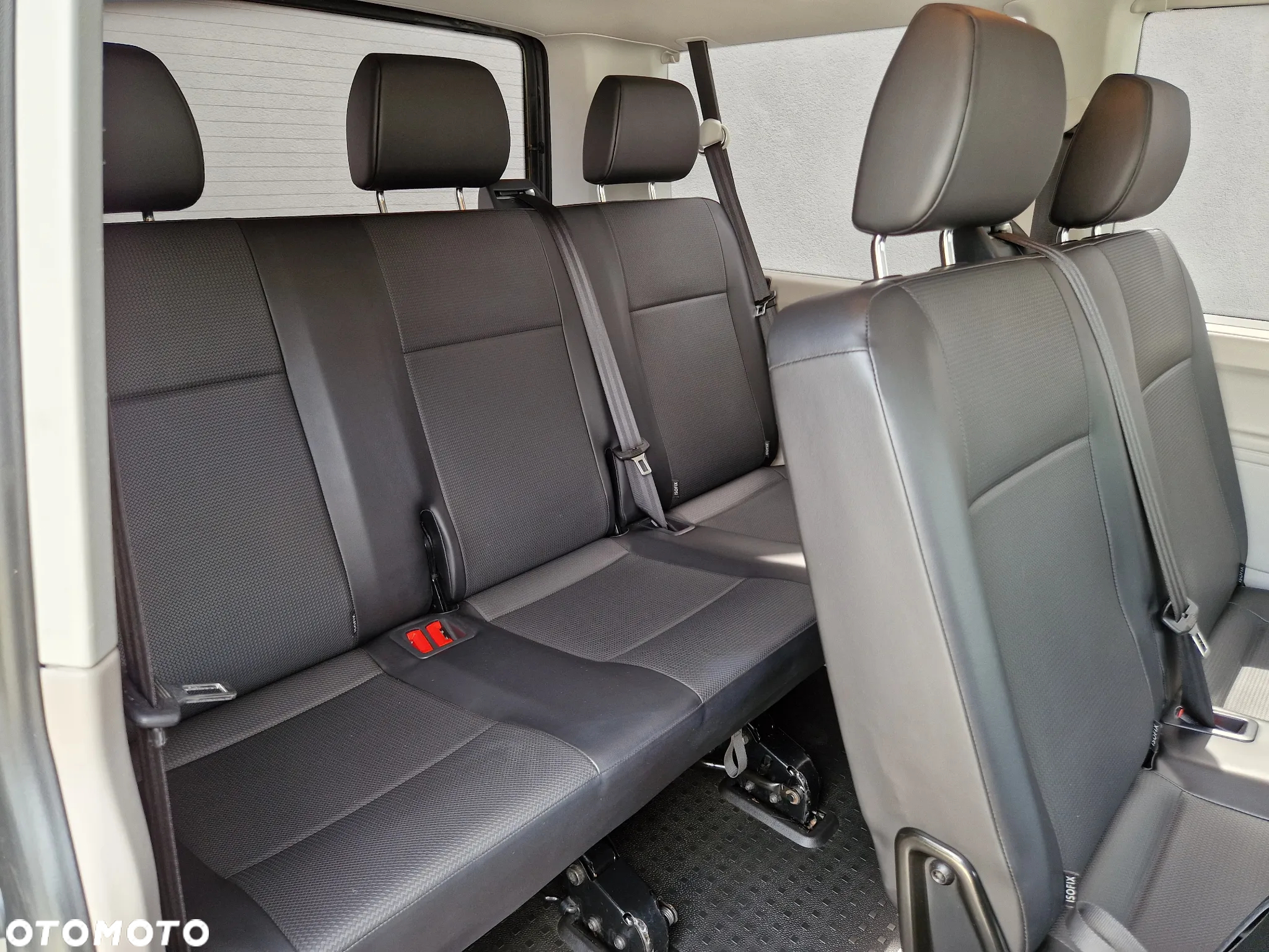 Volkswagen Caravelle - 13