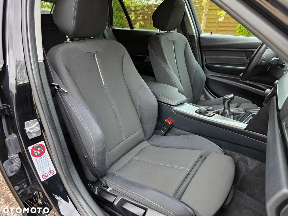 BMW Seria 3 318d DPF Edition Sport - 25