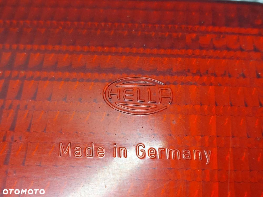 LAMPA PRAWY TYŁ W KLAPĘ AUDI 80 B4 SEDAN 8A0945094 - 3