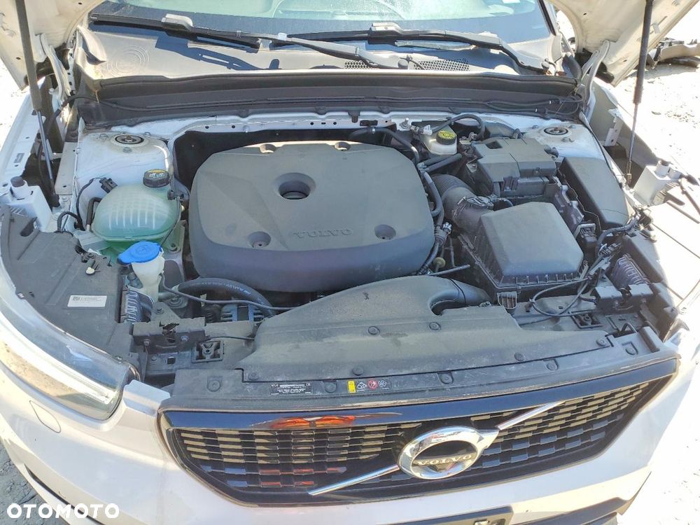 Volvo XC 40 B5 B AWD Geartronic RDesign - 11