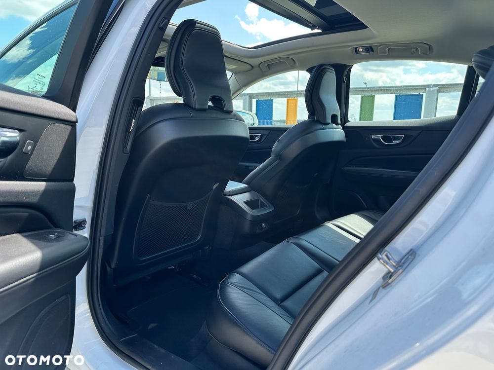 Volvo S60 T6 AWD Momentum Pro - 17