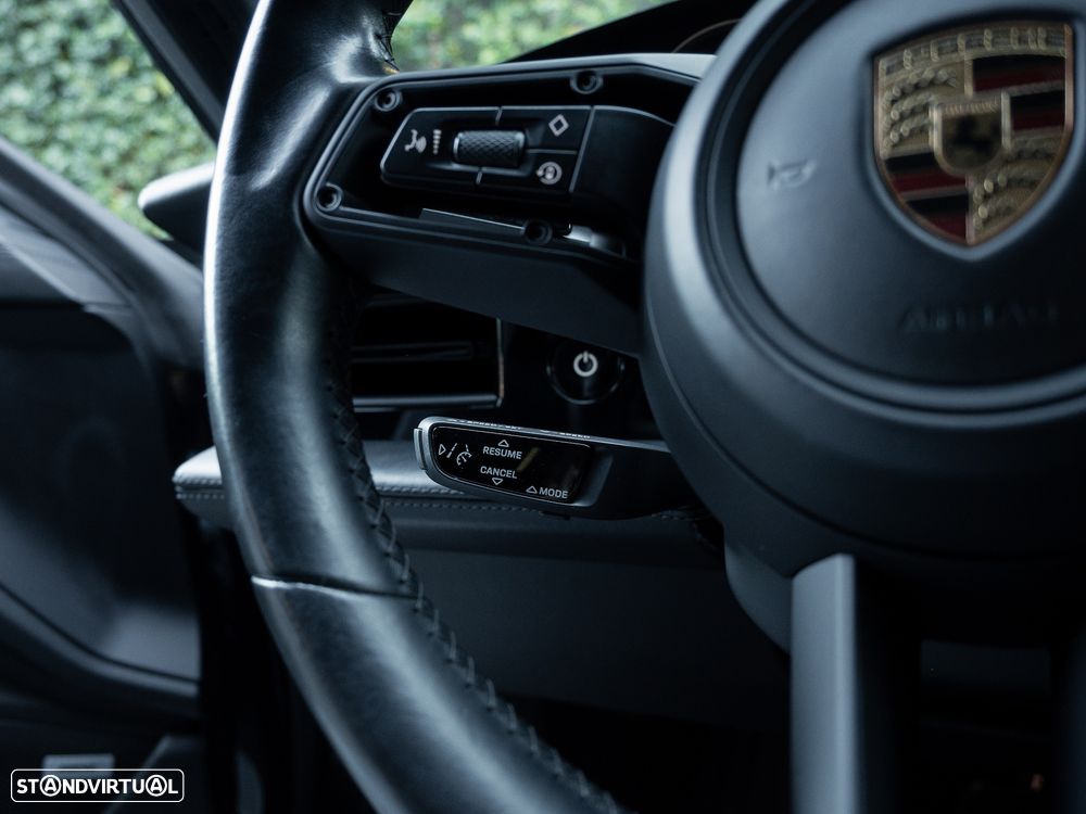 Porsche Taycan Cross Turismo 4S - 41