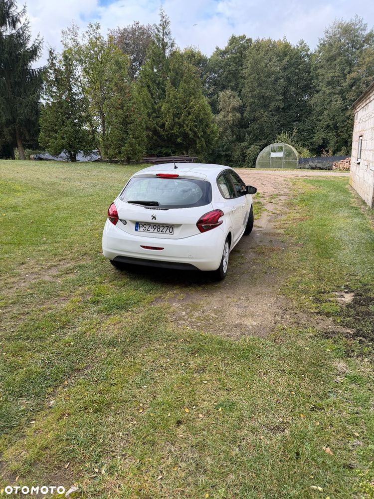 Peugeot 208 2018 photo 3