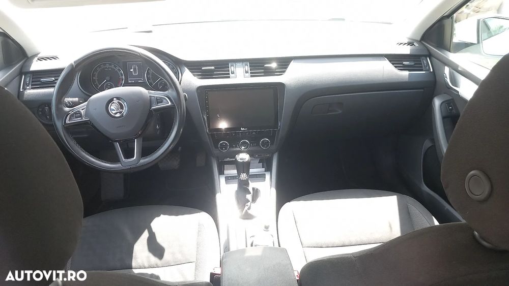 Skoda Octavia 1.6 TDI DSG Style - 8