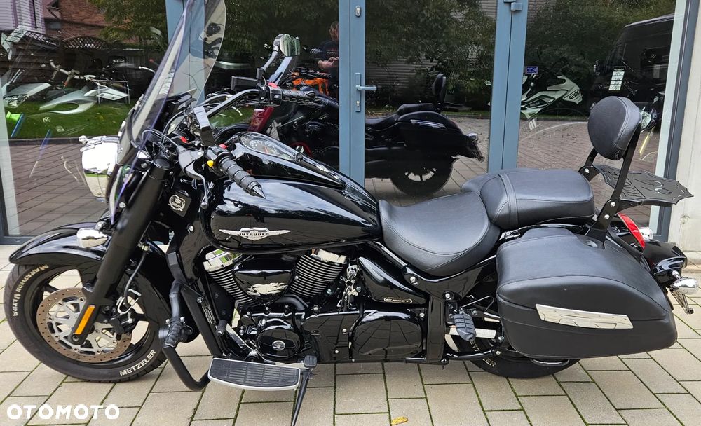 Suzuki Intruder - 3