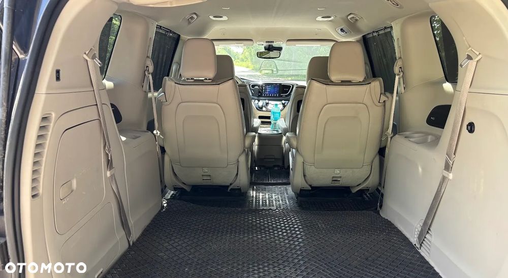 Chrysler Pacifica - 14