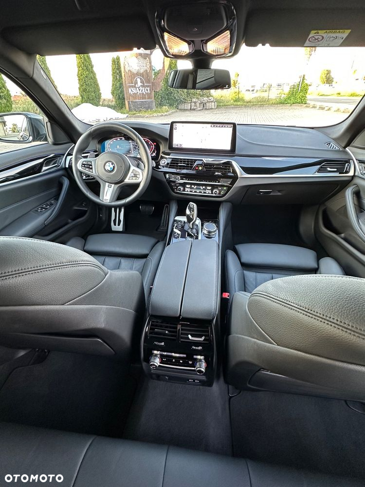 BMW Seria 5 530d xDrive Touring - 21