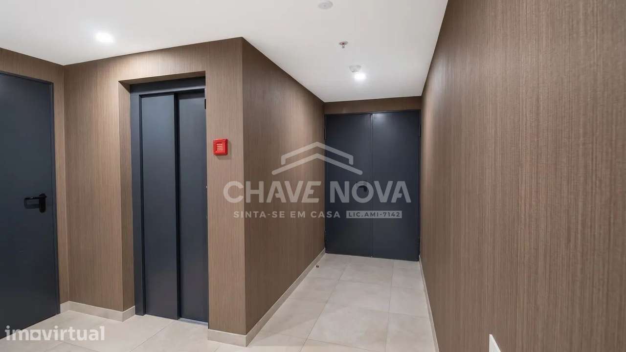 Apartamento T2 Como Novo c/ Terraço (40.26m2) em Santa Marinha. - Grande imagem: 4/17