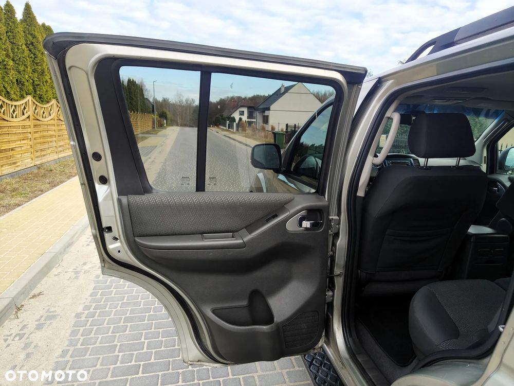 Nissan Pathfinder 2.5 DCi SE - 19