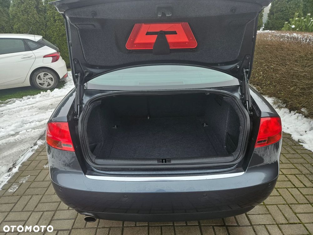 Audi A4 Limousine - 13