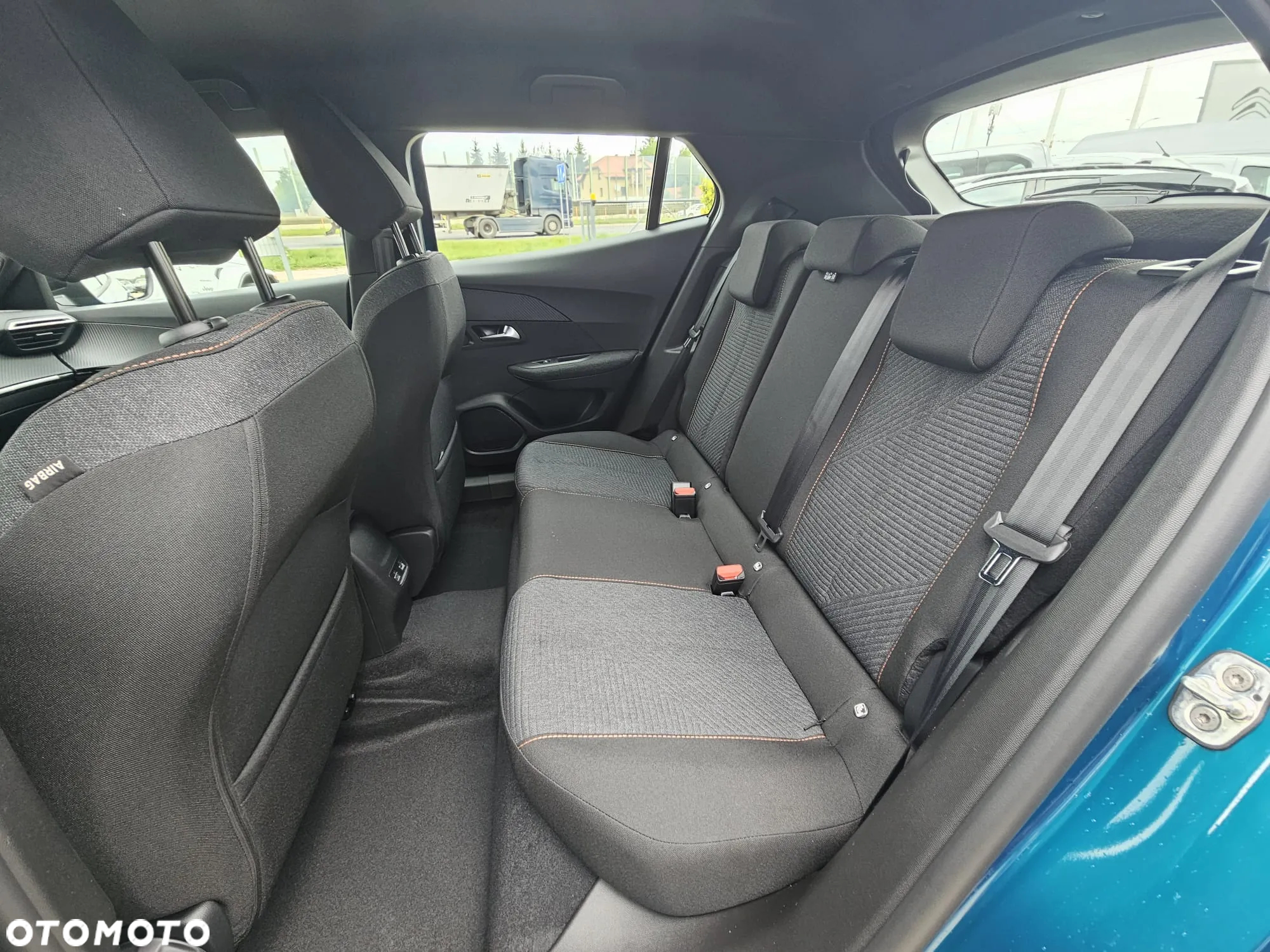 Peugeot 2008 e-2008 50kWh Style - 13