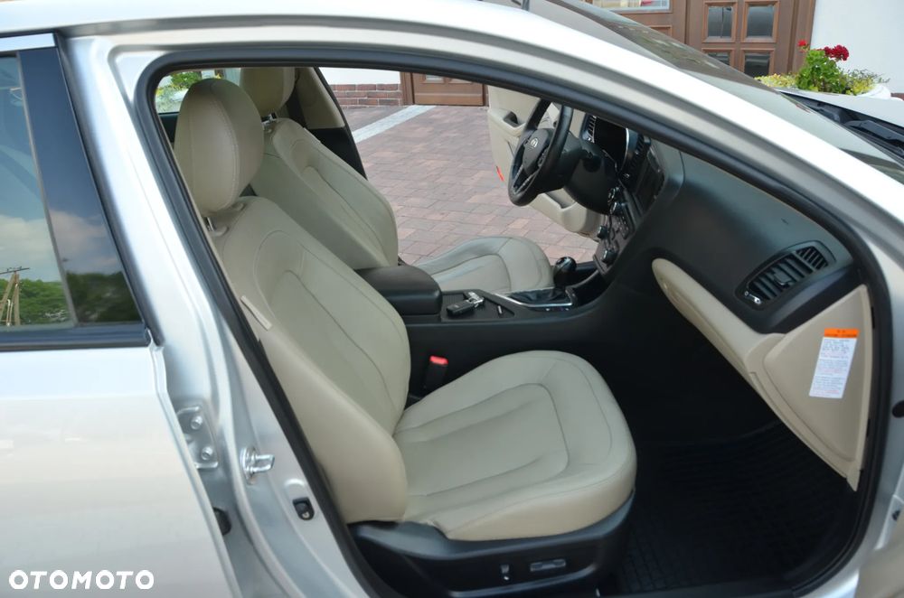 Kia Optima - 32