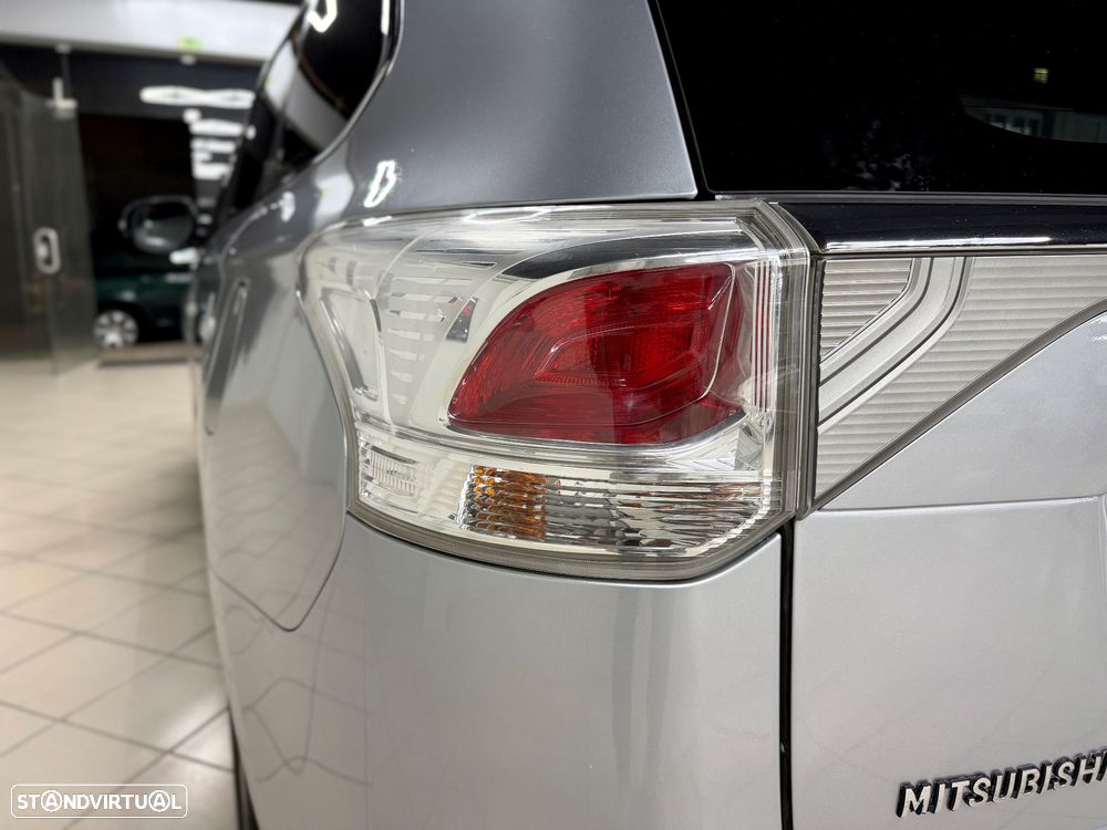 Mitsubishi Outlander 2.2 DI-D Instyle Navi - 8