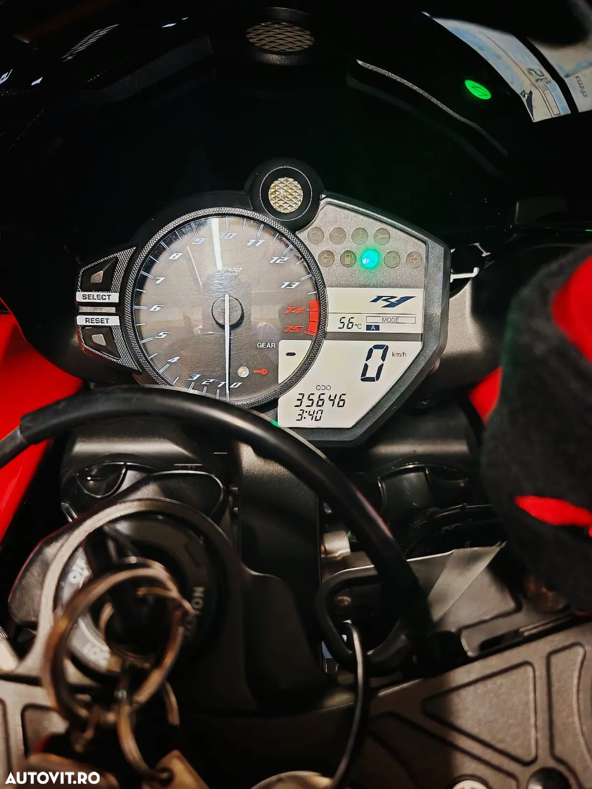 Yamaha YZF 1000 R1 - 8