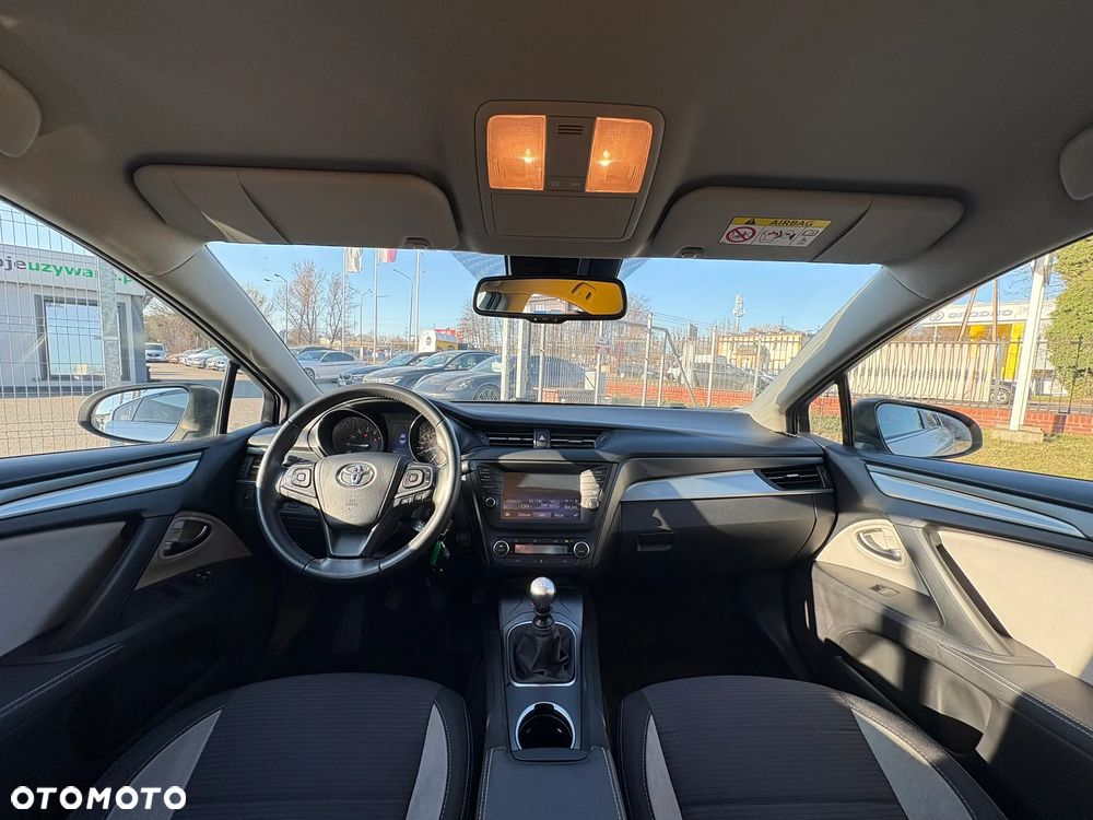 Toyota Avensis 1.8 Premium - 21