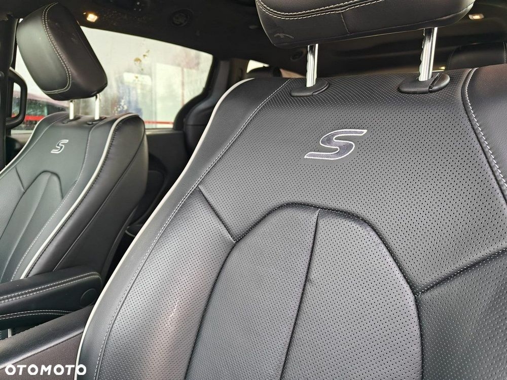 Chrysler Pacifica - 13