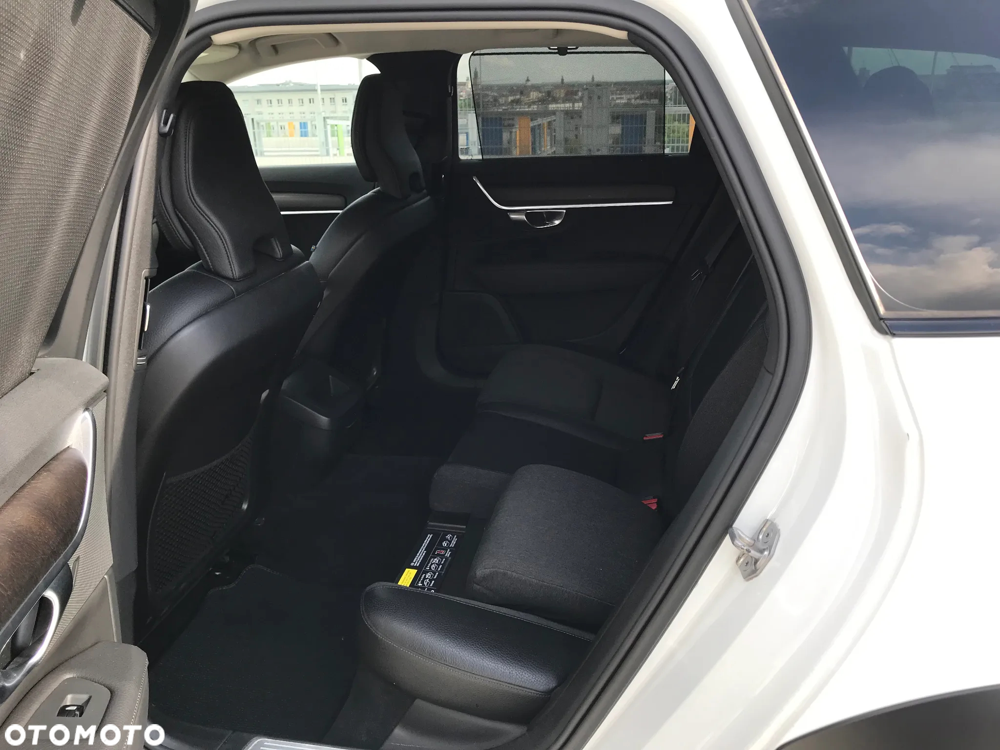 Volvo V90 Cross Country T5 AWD Pro - 24