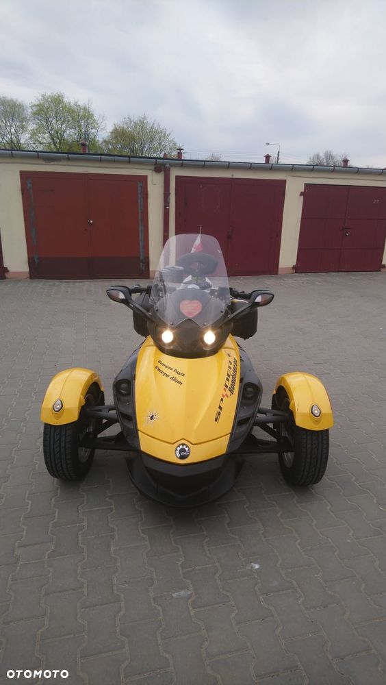 Can-Am Spyder - 16