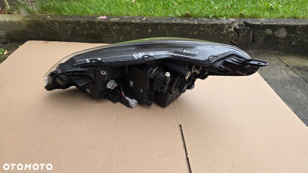 Toyota Yaris III Lift 17-20 Lampa Prawa Przednia Z LED DRL Oryginał - 5