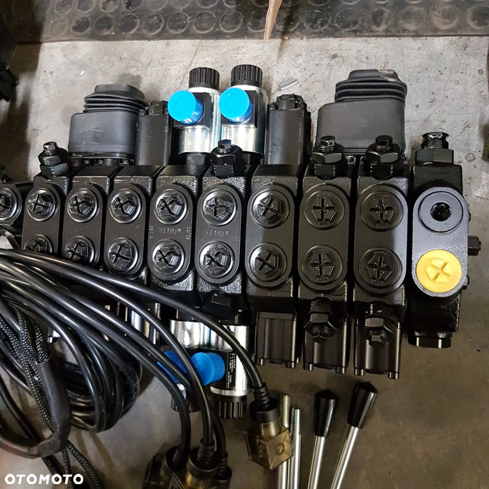 Rozdzielacz elektro-hydrauliczny 8 sekcyjny - 4